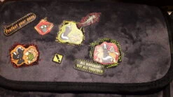 Nici 29938 Schultertasche Umhängetasche Stinktier 24x20cm -Nici 29938 3 scaled