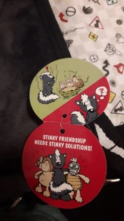 Nici 29938 Schultertasche Umhängetasche Stinktier 24x20cm -Nici 29938 4 scaled