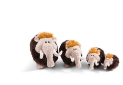 Nici 48072 Mammut Elke Stehend Ca 45cm Stone Age Plüsch Kuscheltier -Nici 45307 45308 45309 45310 08 Groessenvergleich 2048x1420 1