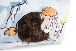 Nici 48398 Kissen Mammut Elke Rechteckig Ca 43x25cm Stone Age Plüsch 2 Nici 48398 Kissen Mammut Elke Rechteckig Ca 43x25cm Stone Age Plüsch -Nici 45317 03 ZA 2048x1365