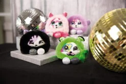 Nici 47907 Pixidoos Pets 2-in-1 Wendeplüsch Hund Bonbi 12cm Grün-schwarz Plüsch -Nici 47907 10 47906 47909 47908 Milieu 2048x1365 2