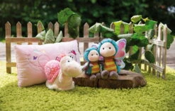 Nici 47942 Kissen Rosa Schmetterling 43x25cm Plüsch Hello Spring Frühling -Nici 47941 06 47938 47946 47947 Milieu 2048x1312 4