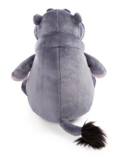 Nici 47980 Nilpferd DJ Nilbert 135cm Sitzend Plüsch Wild Friends GREEN -Nici 47975 03 ZA Frei vorl 1633x2048 2